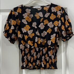 Paper Crane Short Sleeve Blouse size small